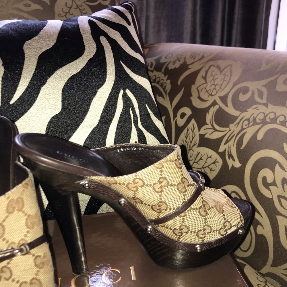 Gucci Sandals Size 9